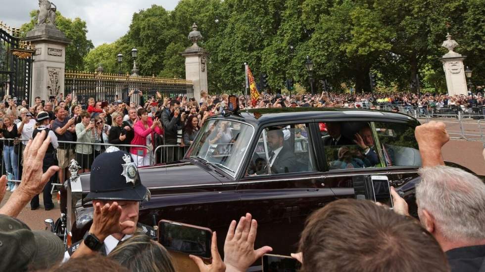 Proclamation de Charles III : dans les rues de Londres, le prince mal-aimé devient un roi ovationné