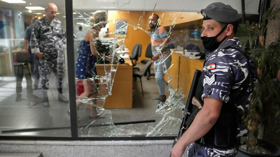 Au Liban, des épargnants braquent leur banque pour récupérer leurs économies Au Liban, des épargnants braquent leur banque pour récupérer leurs économies
