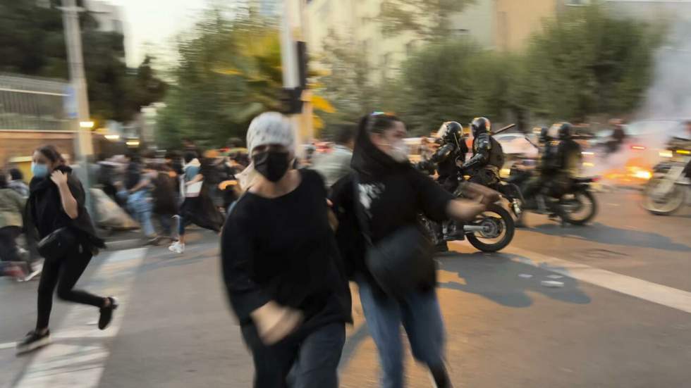 Iran : "Les femmes ne se laissent plus faire" face à la répression croissante de la police des mœurs