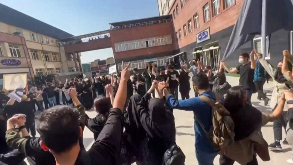 Iran : nouvelles manifestations contre le pouvoir, incendie meurtrier dans la prison d'Evine