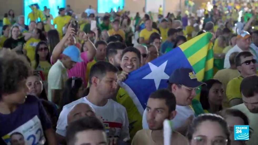 Brésil : dans le nord-est du pays, Jair Bolsonaro courtise l'électorat pro-Lula