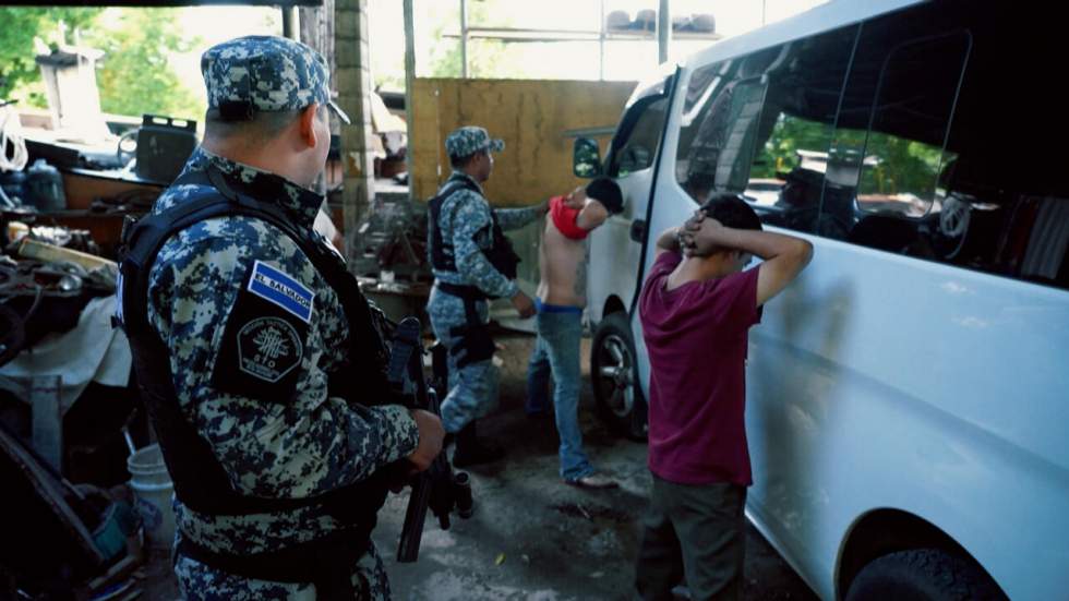 Salvador : le président autocrate Bukele contre les gangs