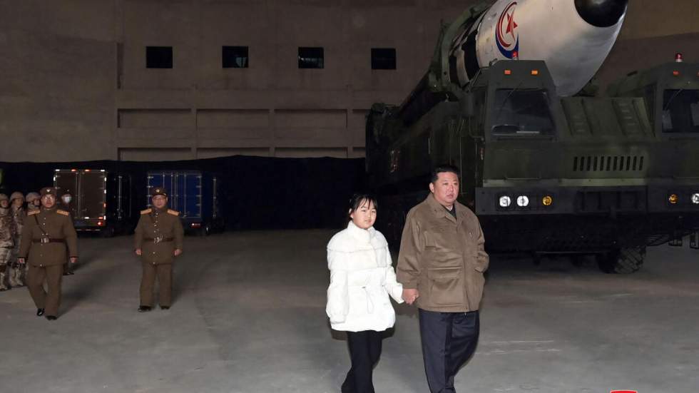 Corée du Nord : Kim Jong-un supervise le lancement d'un missile avec sa fille Corée du Nord : Kim Jong-un supervise le lancement d'un missile avec sa fille