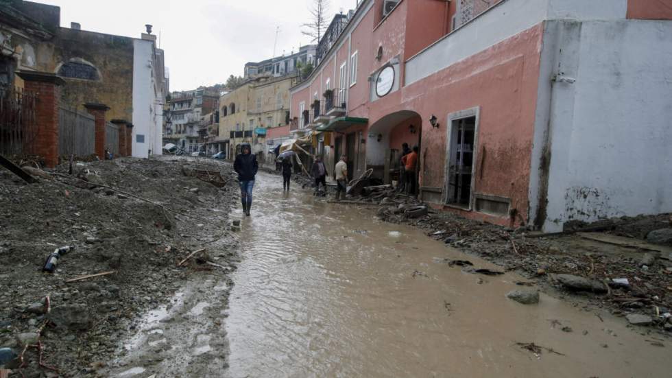 En Italie, un glissement de terrain meurtrier frappe l'île d'Ischia après de fortes pluies