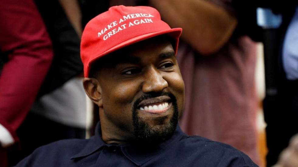 Kanye West clame son admiration pour Hitler, Twitter et Parler lui tournent le dos