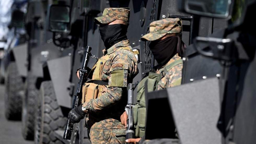 Au Salvador, 10 000 soldats et policiers bouclent une ville pour une opération antigangs Au Salvador, 10 000 soldats et policiers bouclent une ville pour une opération antigangs
