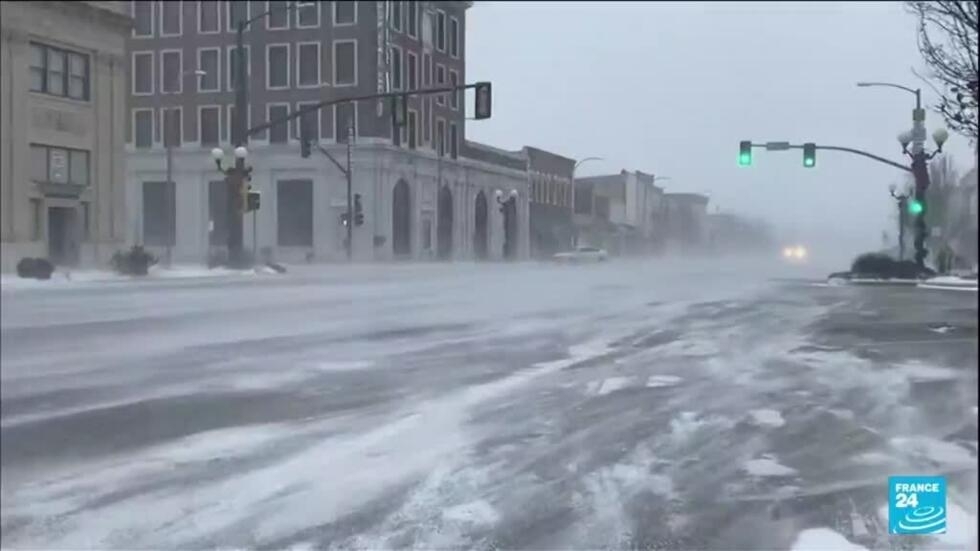 États-Unis : la tempête “historique” prive 1,5 million de foyers d’électricité