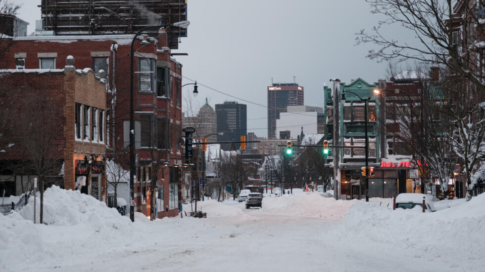 Le "blizzard du siècle" fait au moins 50 morts aux États-Unis, le bilan risque de s'alourdir Le "blizzard du siècle" fait au moins 50 morts aux États-Unis, le bilan risque de s'alourdir