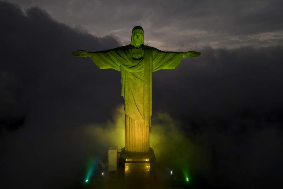 Deuil de trois jours au Brésil pour la mort de Pelé, pluie d'hommages