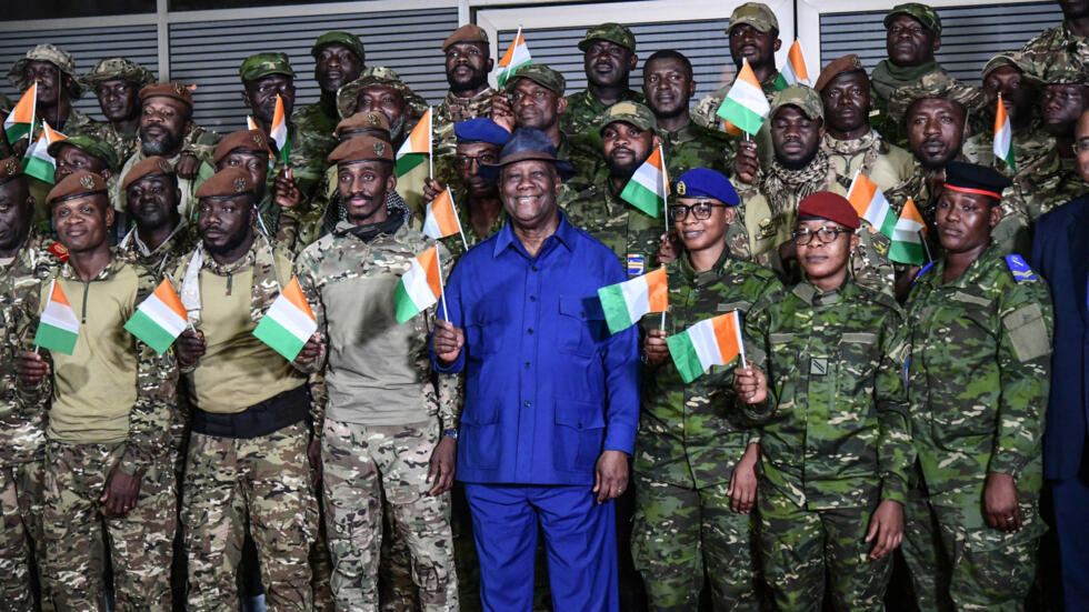 La Côte d'Ivoire prône "des relations normales" avec le Mali après le retour de ses soldats graciés La Côte d'Ivoire prône "des relations normales" avec le Mali après le retour de ses soldats graciés