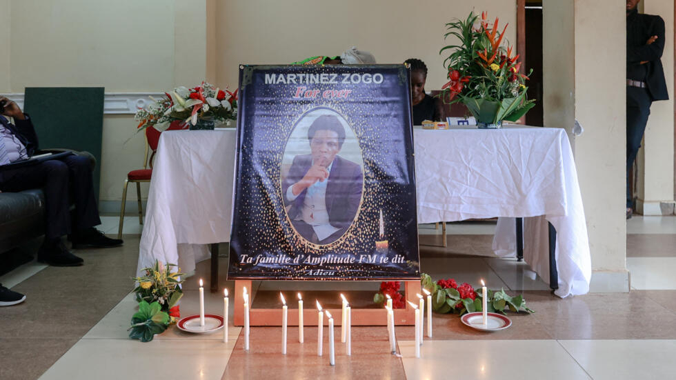 Après de la mort du journaliste camerounais Martinez Zogo, l'UE dénonce un "assassinat" Après de la mort du journaliste camerounais Martinez Zogo, l'UE dénonce un "assassinat"