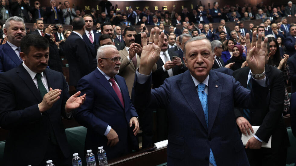 Présidentielle en Turquie : pourquoi Erdogan a-t-il décidé d'avancer le scrutin d'un mois ?