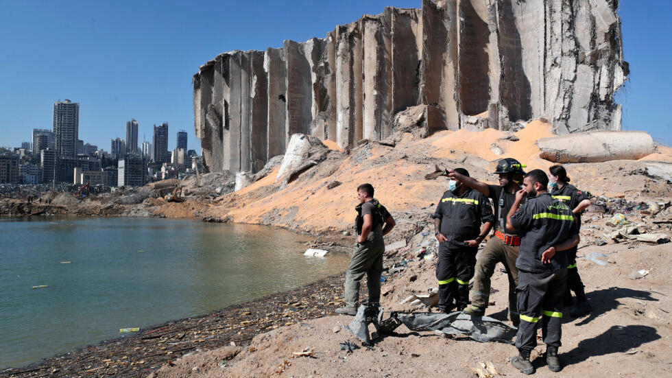 Explosions au port de Beyrouth : le juge chargé de l'enquête poursuivi en justice pour "rébellion"