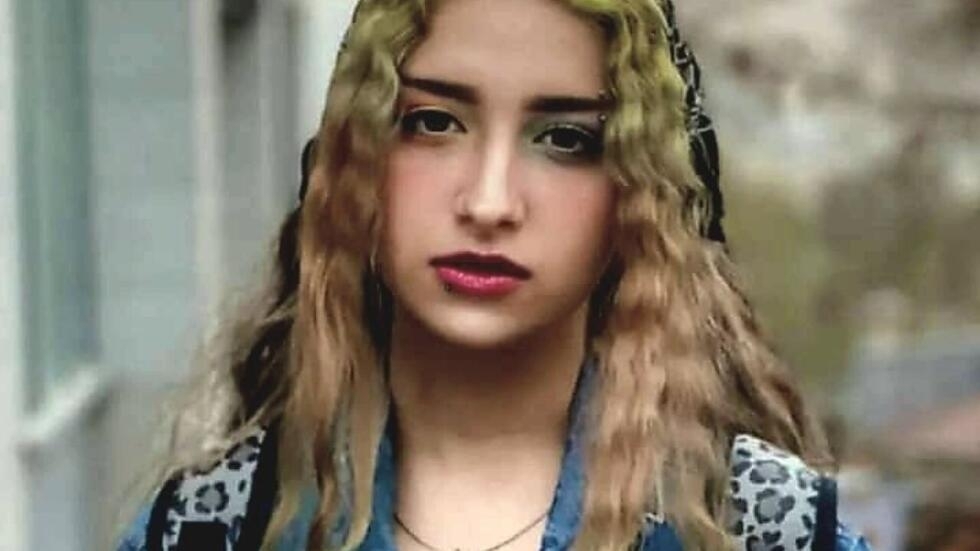 L'Iranienne Armita Abbasi, violée et torturée en prison, dans l'attente de son verdict
