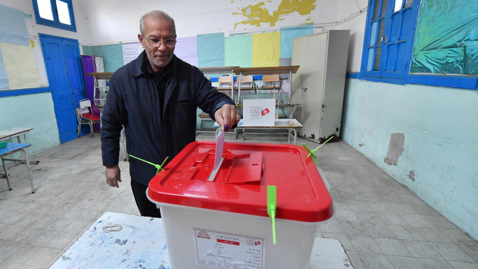 En Tunisie, le taux de participation au second tour des législatives s'élève à 11,4 %