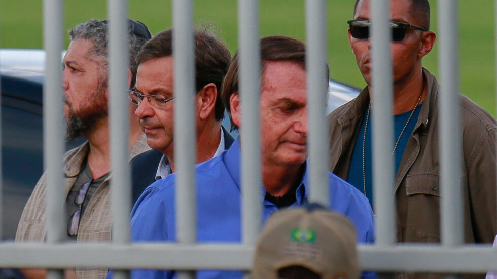Jair Bolsonaro demande aux États-Unis de pouvoir rester six mois de plus Jair Bolsonaro demande aux États-Unis de pouvoir rester six mois de plus