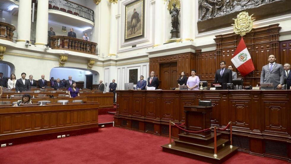 Au Pérou, le Parlement suspend le débat sur les élections anticipées Au Pérou, le Parlement suspend le débat sur les élections anticipées