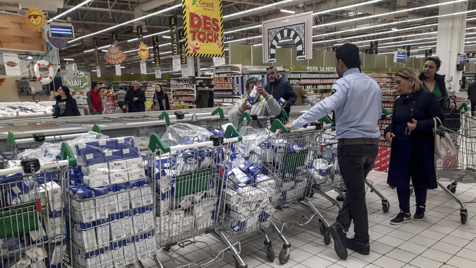 Enlisée dans une crise économique, la Tunisie au bord du défaut de paiement Enlisée dans une crise économique, la Tunisie au bord du défaut de paiement