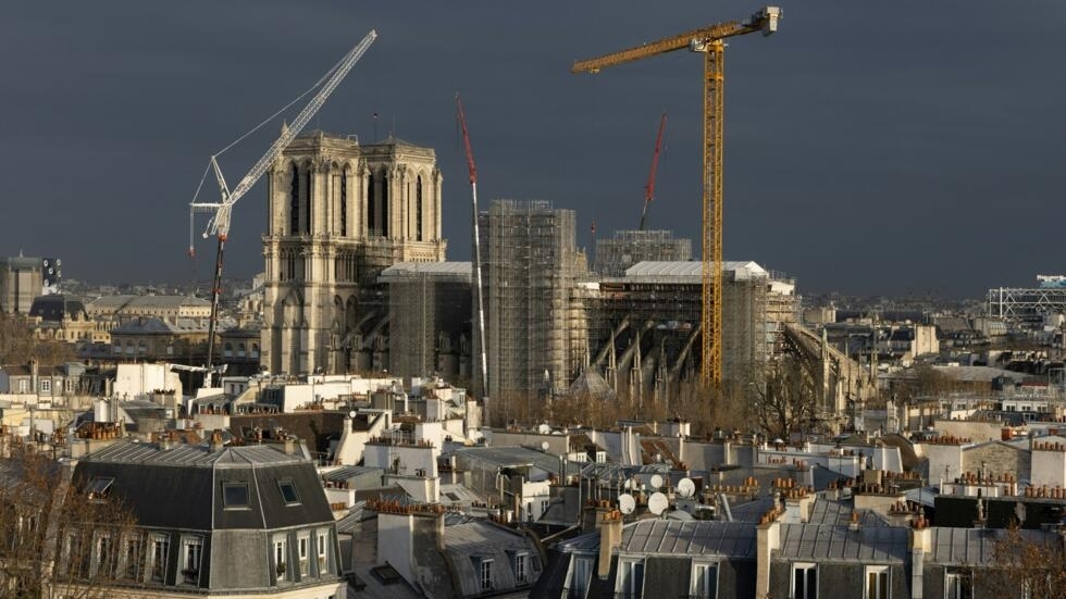À Paris, Notre-Dame devrait retrouver sa célèbre flèche cette année et rouvrir en 2024 À Paris, Notre-Dame devrait retrouver sa célèbre flèche cette année et rouvrir en 2024