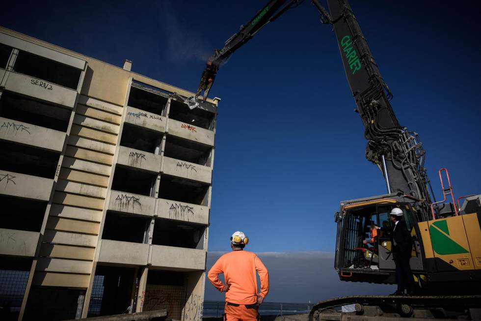 En Gironde, la démolition du bâtiment "Signal" symbolise l'érosion côtière