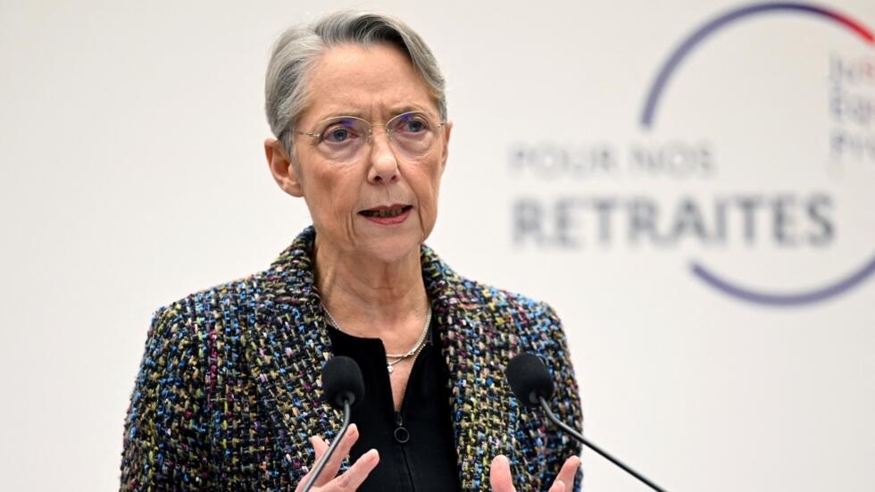 Retraites : poussée par LR, Elisabeth Borne prête à une concession sur les carrières longues