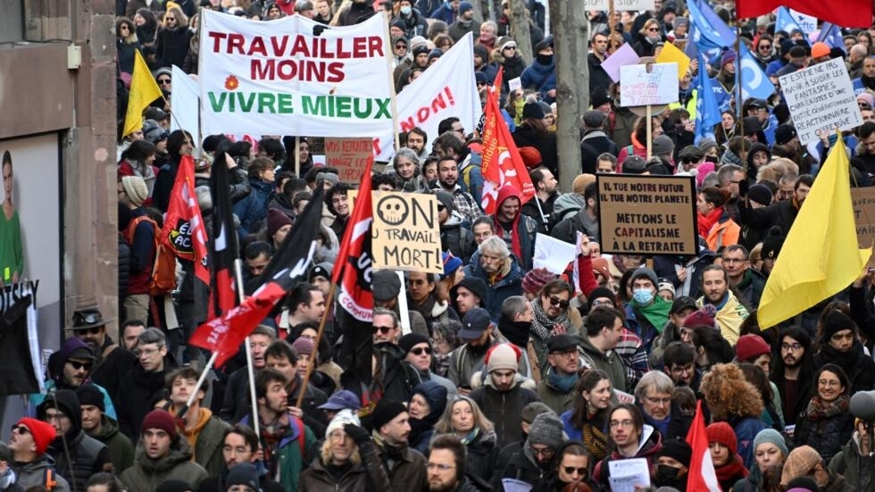 Contestation de la réforme des retraites : Macron appelle à "ne pas bloquer la vie" du pays