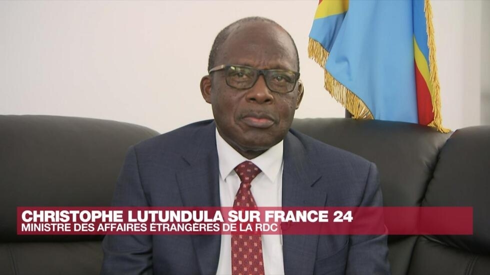 "Les mots de Macron ne suffisent pas du tout", déplore le chef de la diplomatie congolaise "Les mots de Macron ne suffisent pas du tout", déplore le chef de la diplomatie congolaise