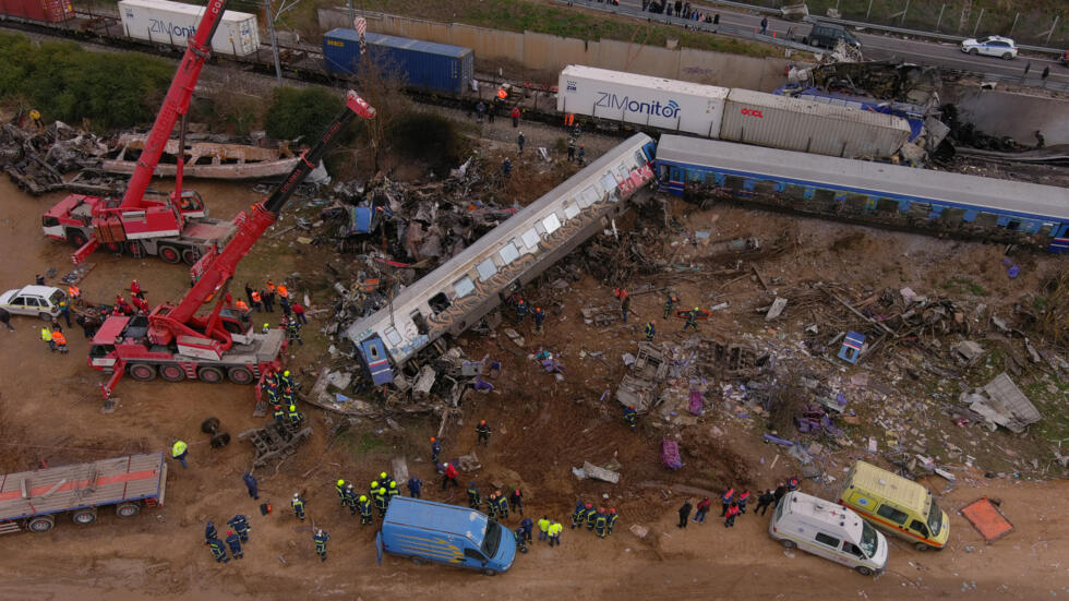 Grèce : une quarantaine de morts dans un accident de trains du à "une tragique erreur humaine" Grèce : une quarantaine de morts dans un accident de trains du à "une tragique erreur humaine"