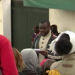 Migrants illégaux fuyant la Tunisie : "Je me sentais tellement heureux ici" Migrants illégaux fuyant la Tunisie : "Je me sentais tellement heureux ici"