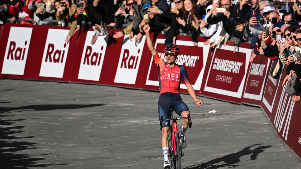 Strade Bianche : Tom Pidcock l'emporte chez les hommes, Demi Vollering triomphe chez les femmes Strade Bianche : Tom Pidcock l'emporte chez les hommes, Demi Vollering triomphe chez les femmes