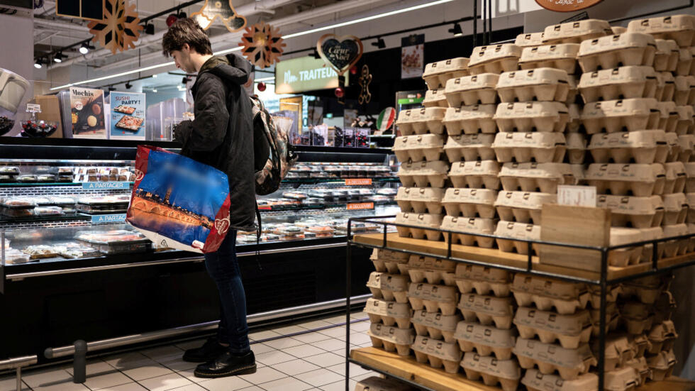 Flambée des prix : le gouvernement annonce un "trimestre anti-inflation" et un chèque alimentaire