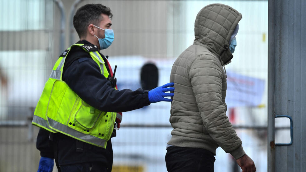 Traversées de la Manche : malgré les critiques, Londres durcit sa loi contre l'immigration illégale Traversées de la Manche : malgré les critiques, Londres durcit sa loi contre l'immigration illégale
