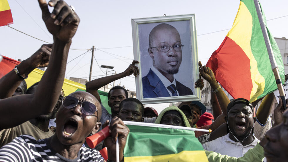 Sénégal : l'opposant Ousmane Sonko bloqué à Dakar, des élus visés par des gaz lacrymogènes