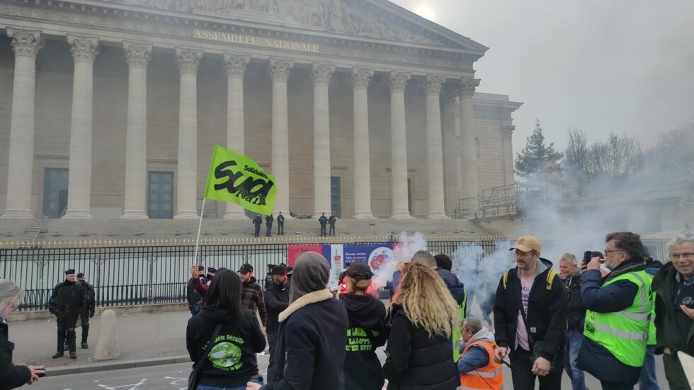 Retraites : "Les Républicains se sont vendus pour rien", dénonce l'opposition