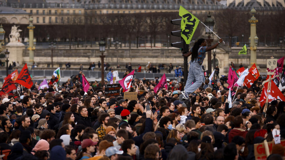 Réforme des retraites : le gouvernement dégaine finalement le 49.3, retrouvez le fil de la journée