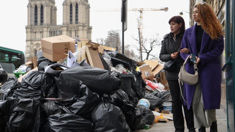 Grève des éboueurs : Paris croule sous 10 000 tonnes de déchets Grève des éboueurs : Paris croule sous 10 000 tonnes de déchets
