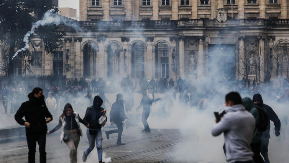 Retraites : climat électrique en France avant l'examen des motions de censure lundi