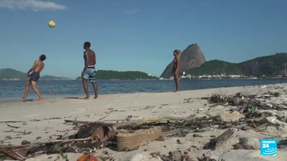 Brésil : les eaux polluées de la baie de Guanabara, loin du cliché touristique