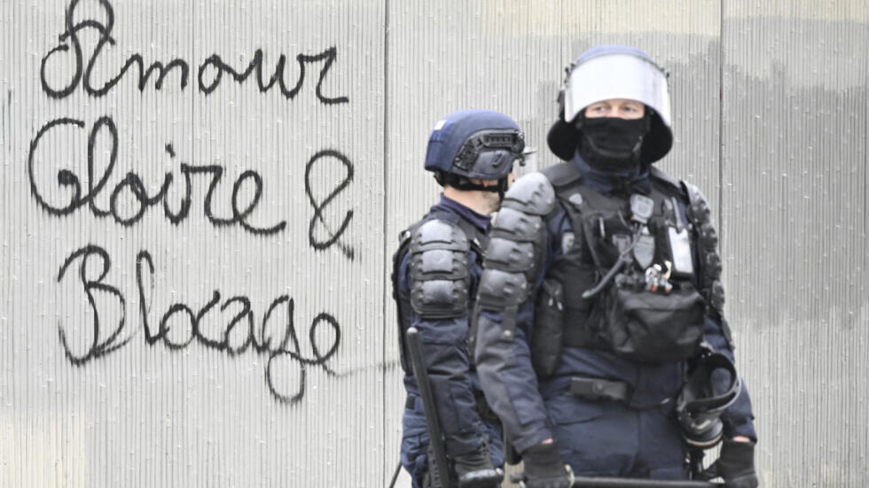 En plein conflit social, le maintien de l’ordre à la française pointé du doigt En plein conflit social, le maintien de l’ordre à la française pointé du doigt