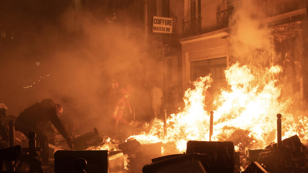 Réforme des retraites : nuit incandescente à Paris et dans plusieurs villes de France