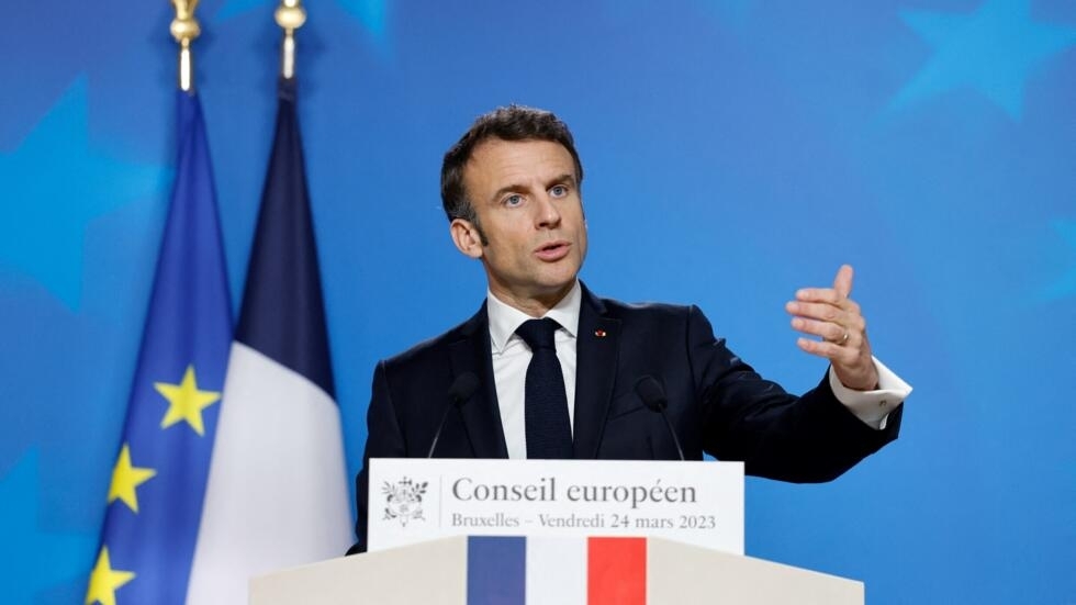 Retraites : "Nous continuons d'avancer, la France ne peut pas être à l'arrêt", affirme Macron