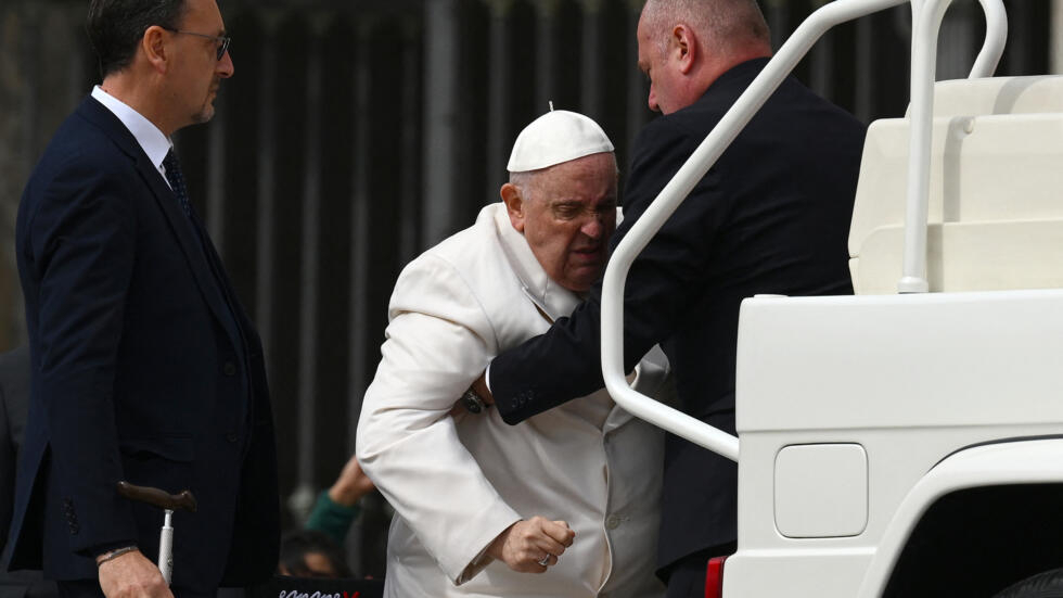 Le pape François est hospitalisé "quelques jours" pour une infection respiratoire