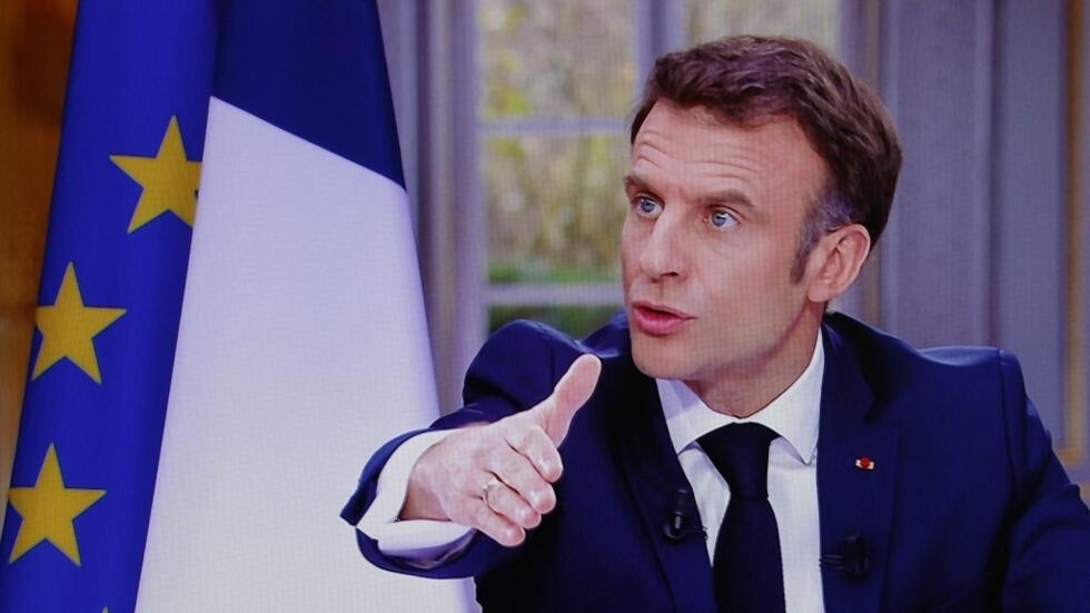 En diabolisant la gauche, "Emmanuel Macron joue un jeu assez dangereux"