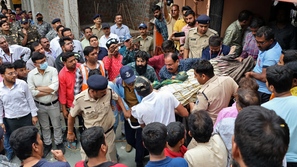 En Inde, l'effondrement d'un temple hindou fait des dizaines de victimes En Inde, l'effondrement d'un temple hindou fait des dizaines de victimes