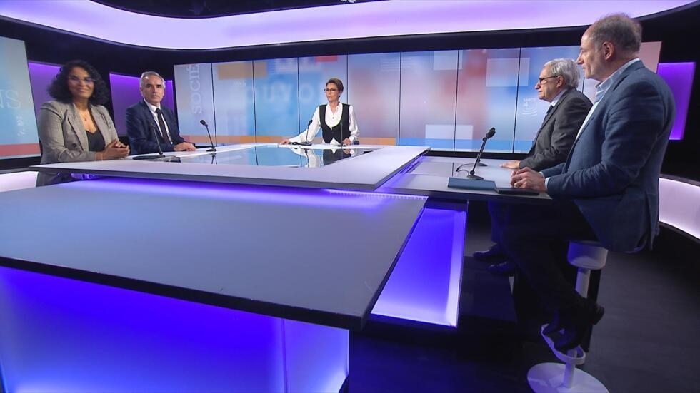"Des gens venus pour faire la guerre" : Emmanuel Macron réagit aux affrontements de Sainte-Soline "Des gens venus pour faire la guerre" : Emmanuel Macron réagit aux affrontements de Sainte-Soline