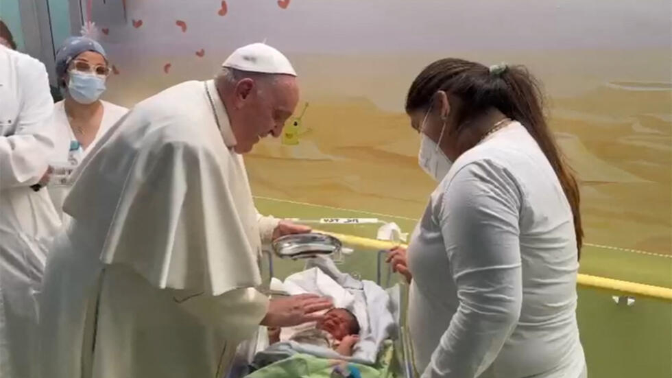 Le pape François sort de l'hôpital après trois jours de soins