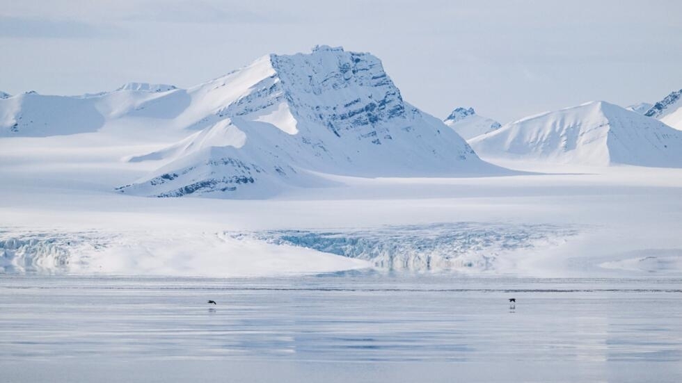 Dans les glaces de l'Arctique, une course contre la montre pour sauver la mémoire du climat