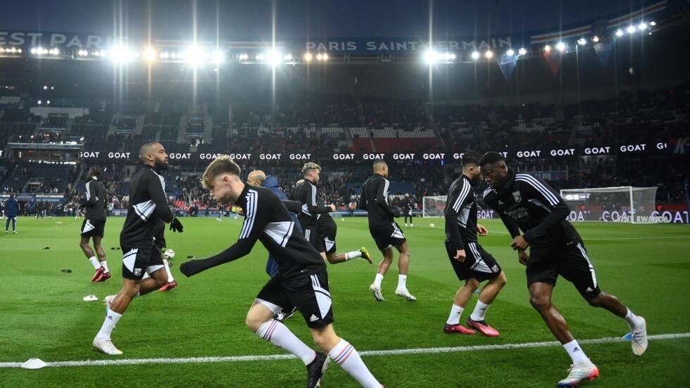 Football : l'interdiction des pauses pour les joueurs faisant le ramadan fait débat en France Football : l'interdiction des pauses pour les joueurs faisant le ramadan fait débat en France