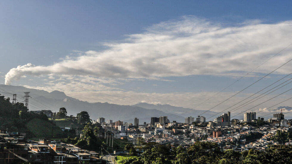 Évacuations préventives en Colombie où le Nevado del Ruiz menace d'entrer en éruption