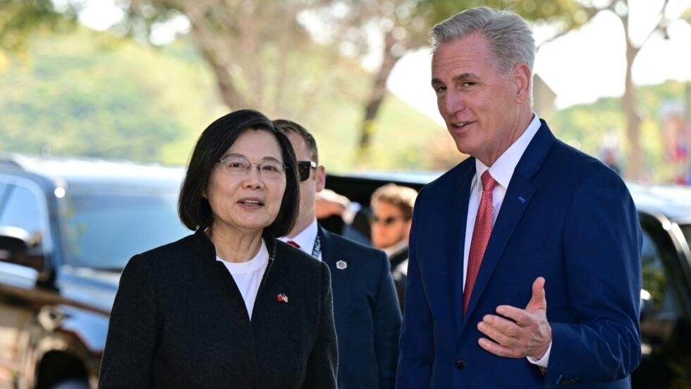 Le speaker républicain rencontre la présidente taïwanaise, Pékin promet une réponse "déterminée" Le speaker républicain rencontre la présidente taïwanaise, Pékin promet une réponse "déterminée"
